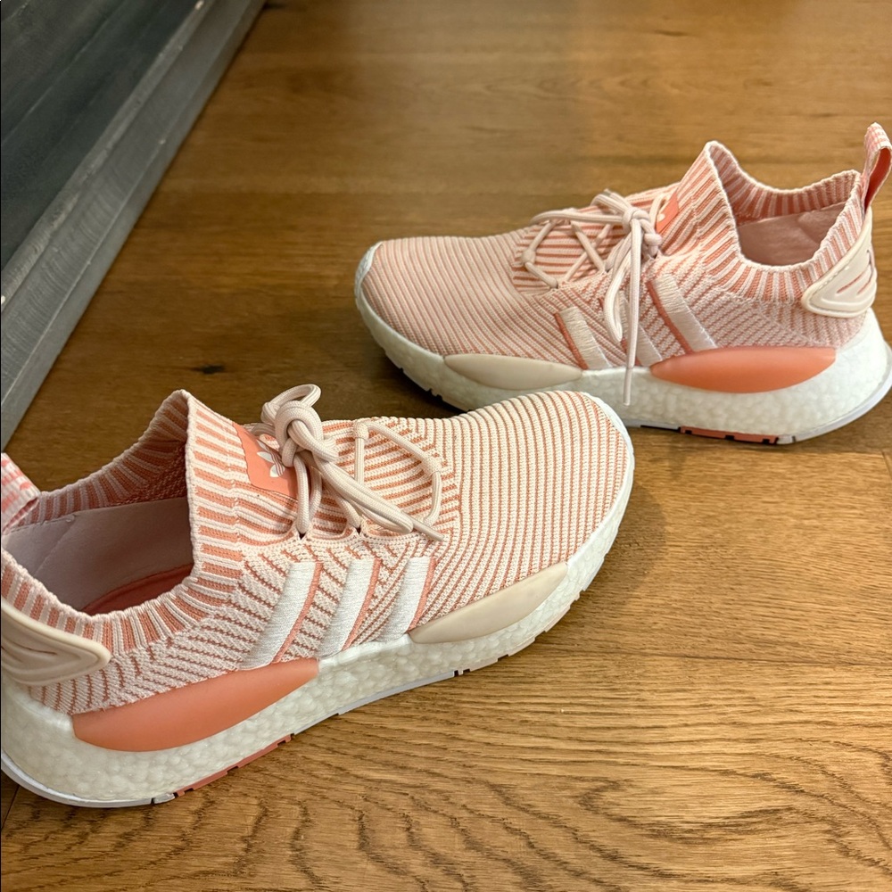 Women’s Adidas sneakers